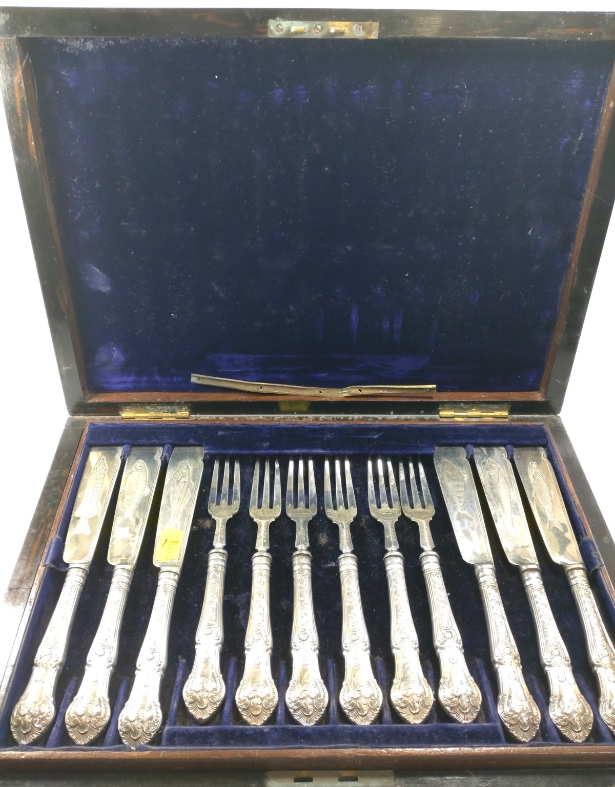 A cased set of 12 fish knives and forks with silver blades. London 1876