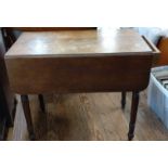 An Antique Mahogany sofa table. 71cm x 83cm x 44cm. (83cm x 93cm fully extended)