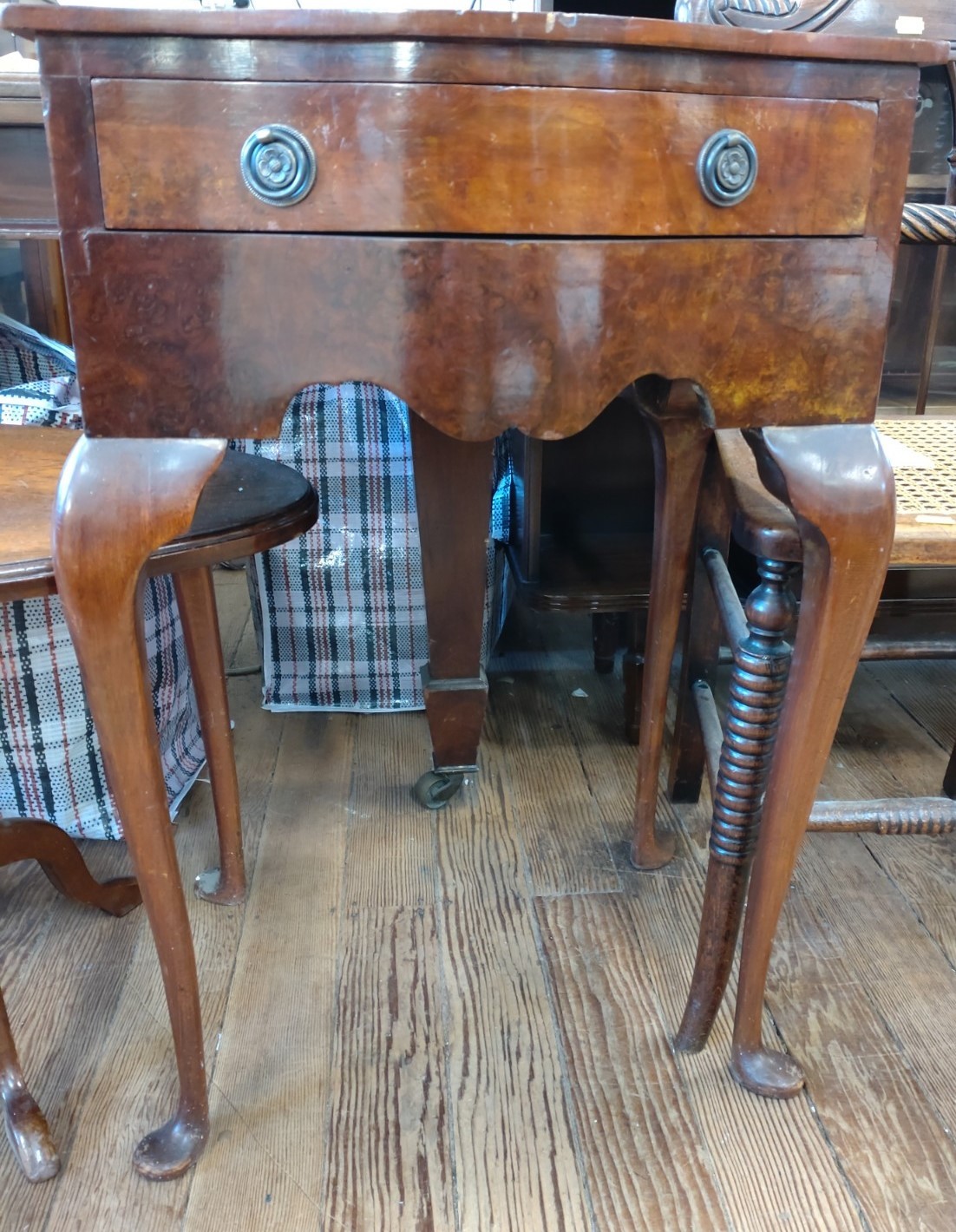 A Queen Anne style Walnut Side table. early 20th century. 72cm x 48cm x 41cm