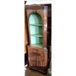 A corner display cabinet. 20th century. 181cm x 68cm x 40cm