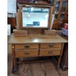 A 1905 Edwardian Mahogany Dressing table. Fitted with six drawers. 77cm (to dressing table top)