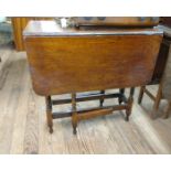 An Oak gateleg table. Oak. Circa 1920. 75 x 105 x 76cm.