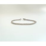 Platinum line bracelet claw-set with Round Brilliant Cut diamonds
