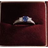 A sapphire and diamonds three-stone ring, set in platinum, size K. The sapphire of 55-points