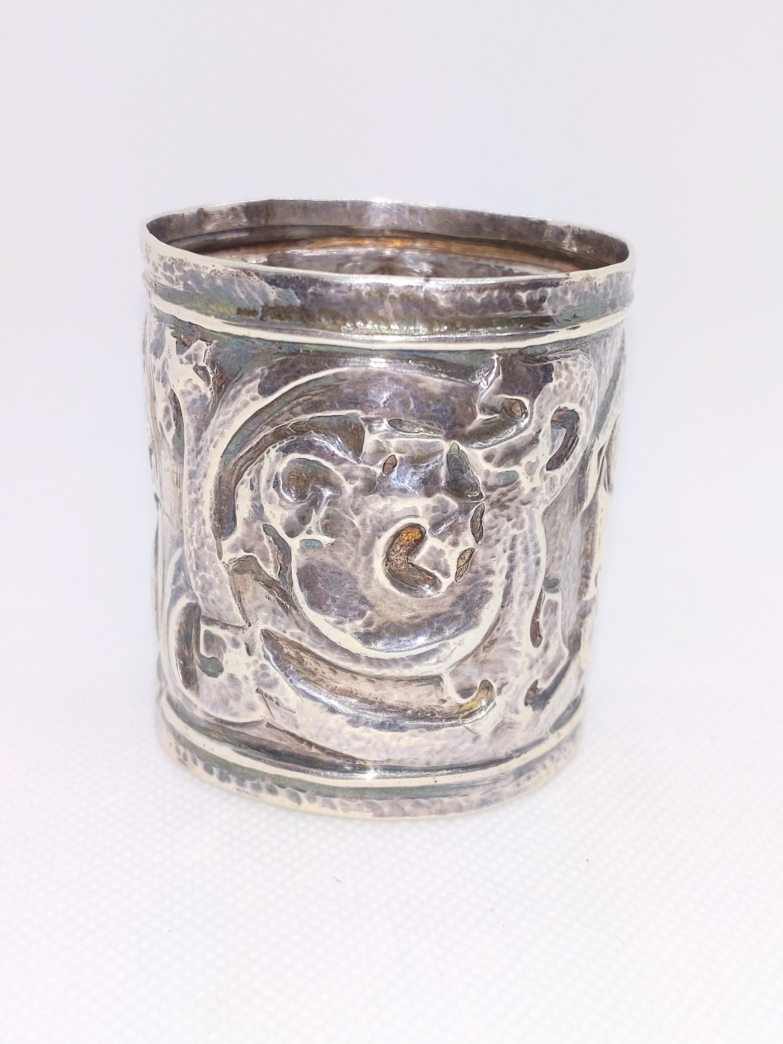 An arts and crafts beaker in the style of Liberty, apparently unmarked. 55.4gms