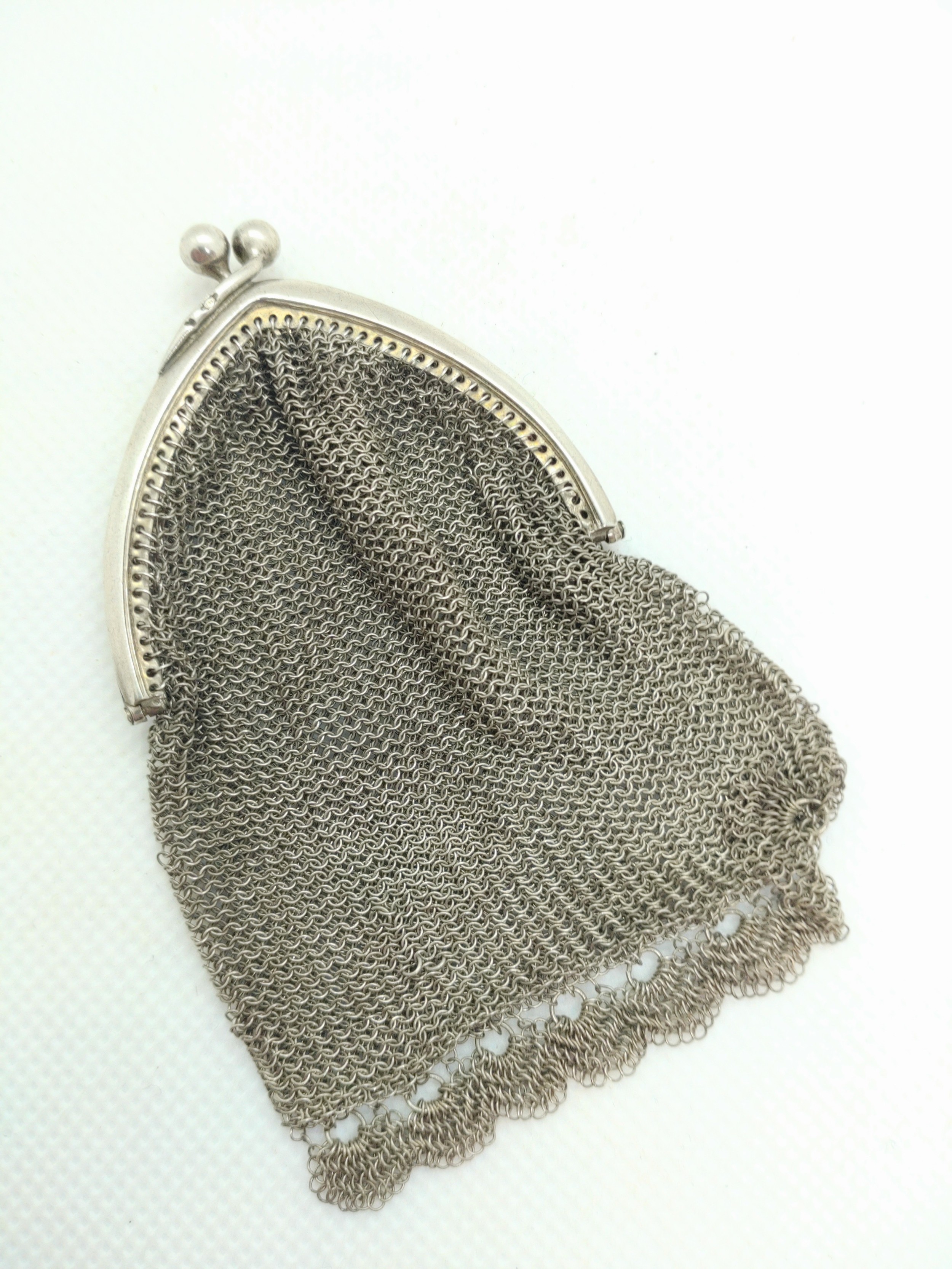 A silver coloured metal chainmail purse. Apparently unmarked. Circa 1900.
