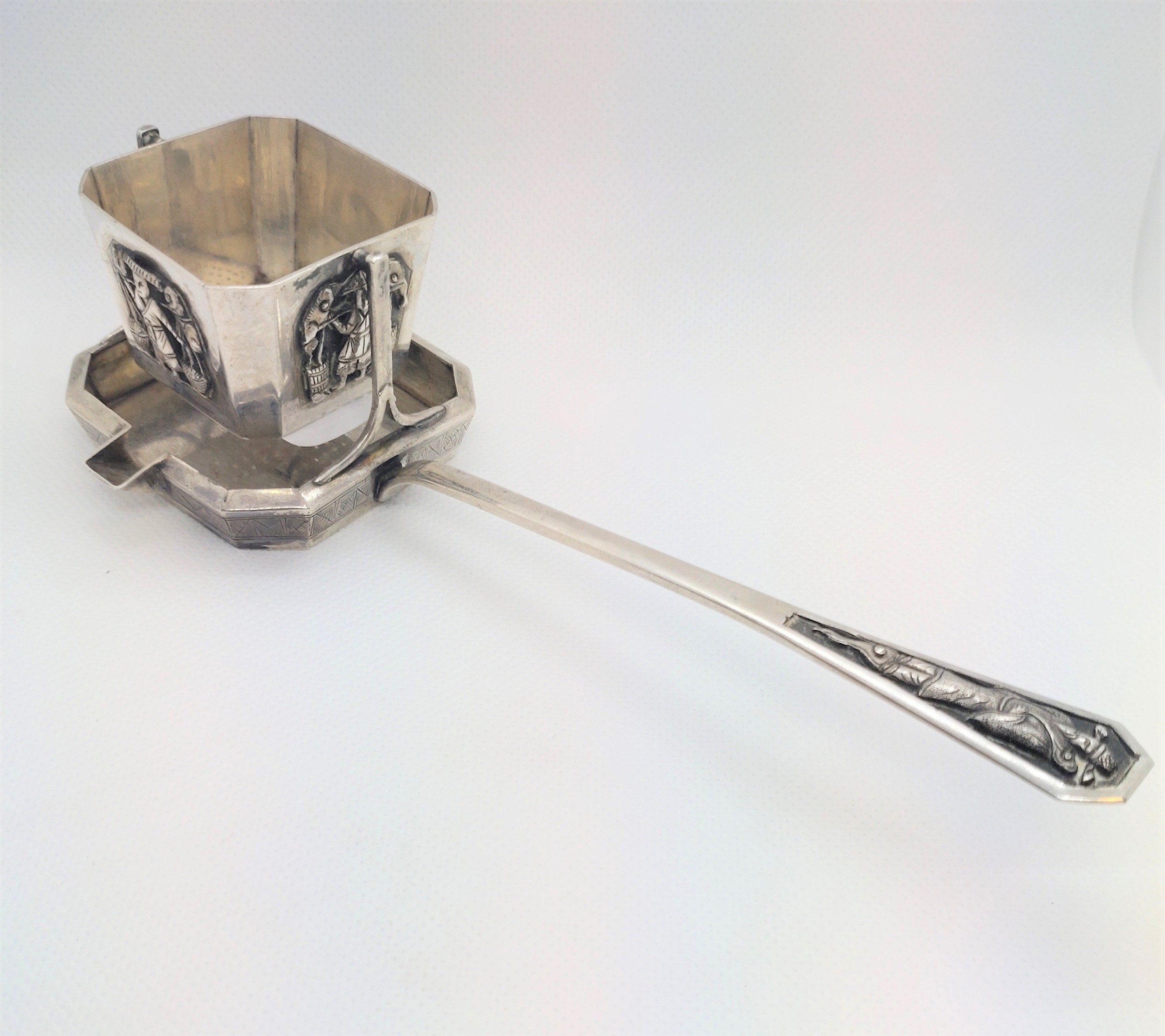 A Chinese silver coloured metal tea strainer. Circa 1900. 90.6gms.