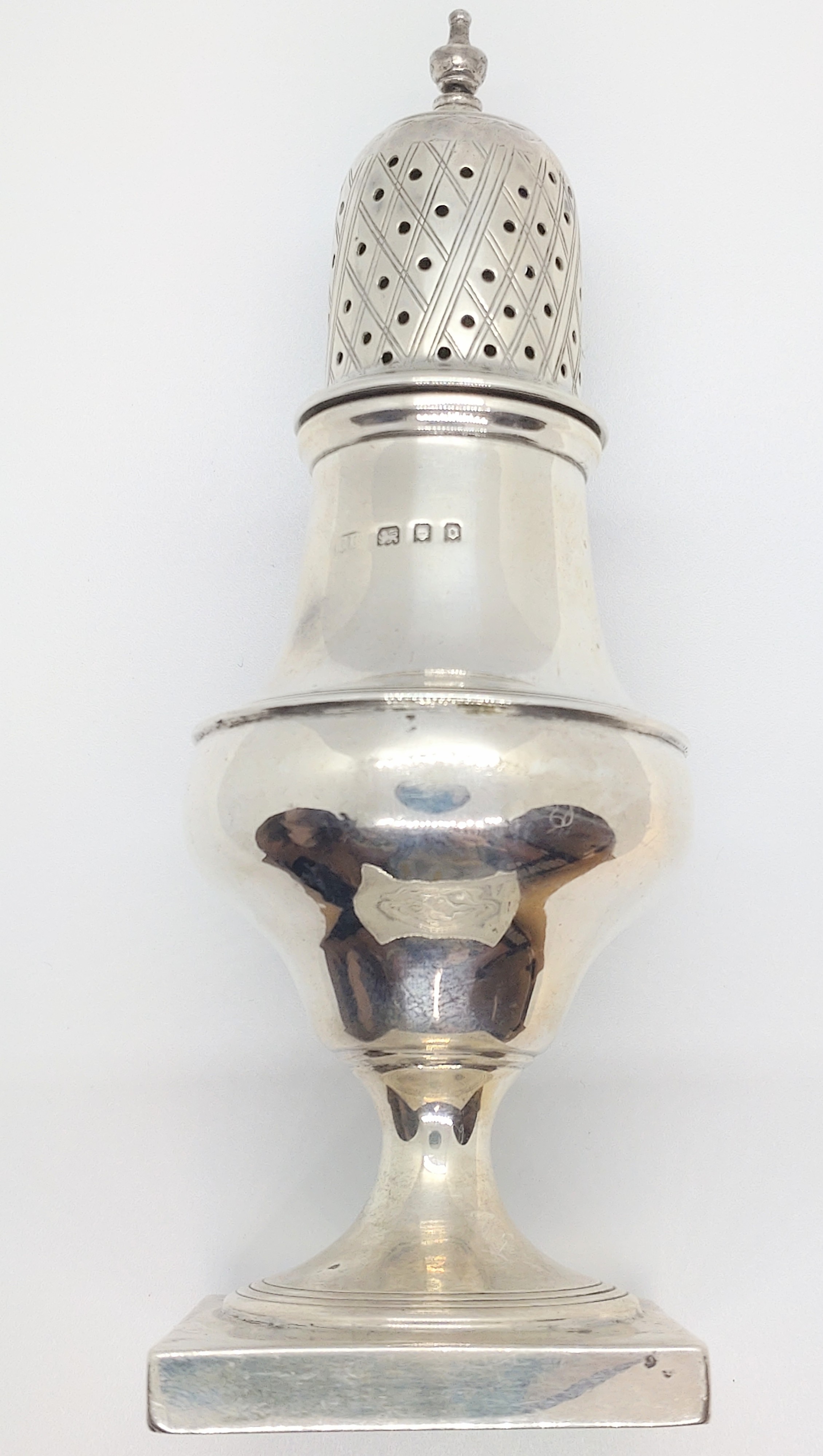 A George III style sugar caster. London 1929. 14cm high. 87.9gms.