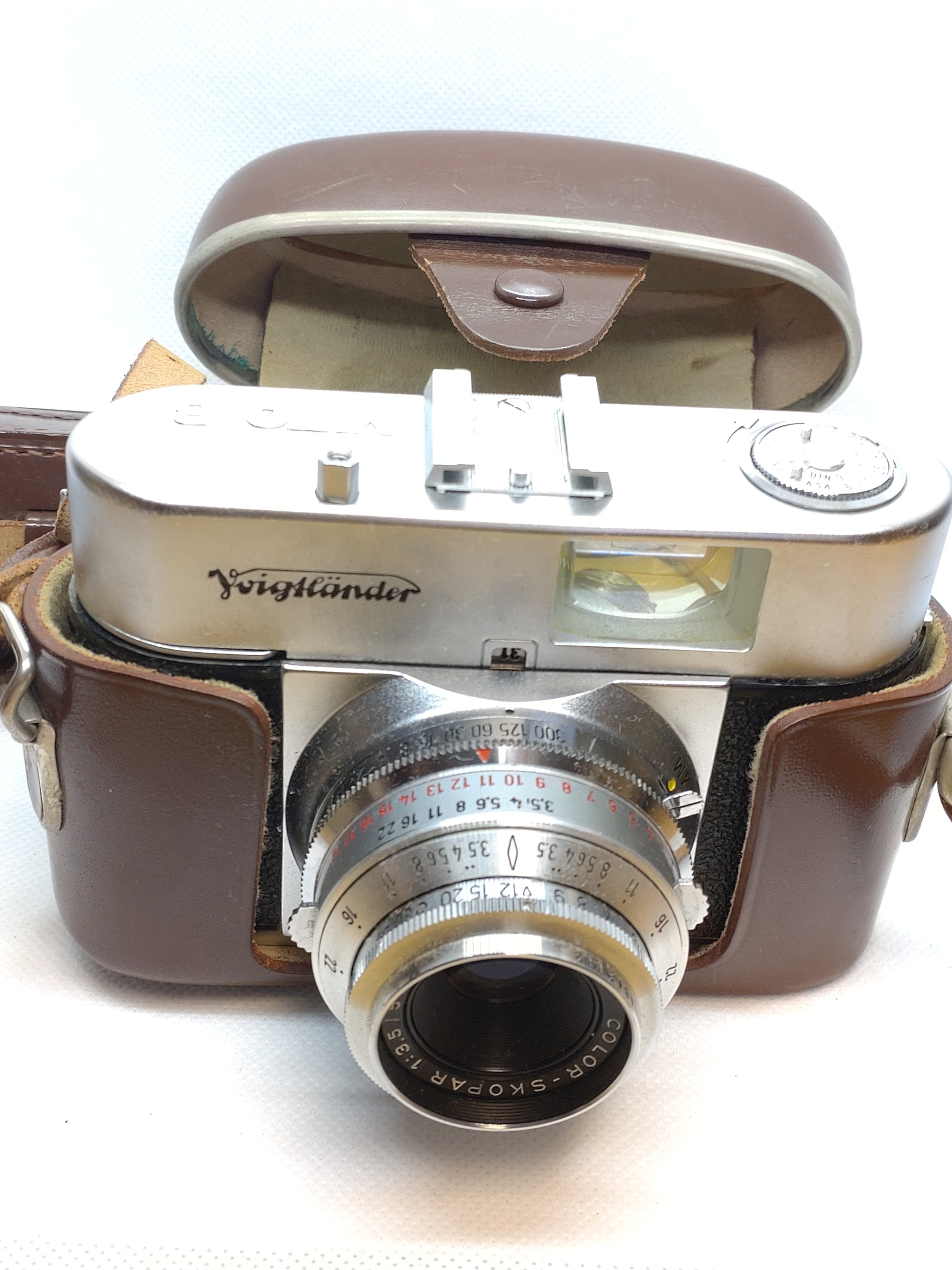 An assortment of photographic equipment including A Yoigtlander Vito B in leather case, An Agfa - Image 4 of 10