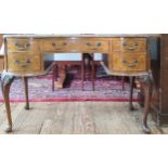 A Fine kidney shaped walnut desk. Circa 1930 78 x 126 x 58cm