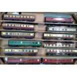No 98. Nine Hornby-Dublo coaches including Royal Mail Coach, one Wrenn and two Triang, varying