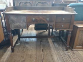 A mahogany writing desk with three drawers. 81cm x 112cm