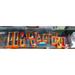 Hornby Railways 00 rolling stock including GWR Brake/ 3rd coach and GWR Restaurant Car, pair of