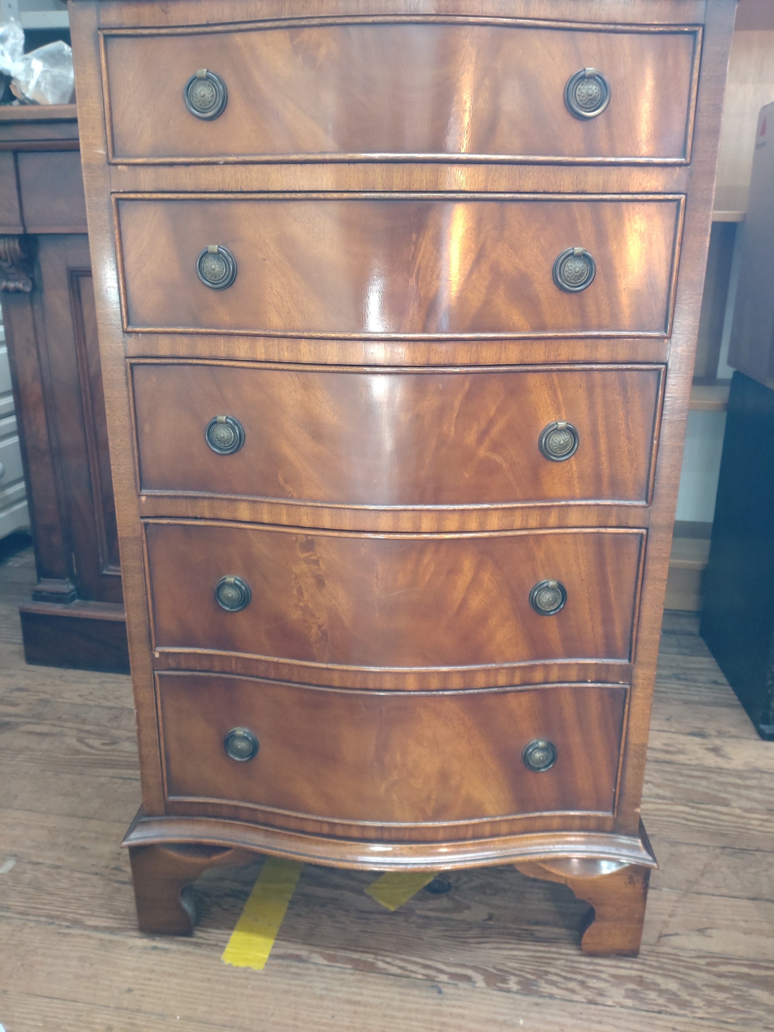 A mahogany tallboy chest of drawers. 90cm x 53cm x 40cm