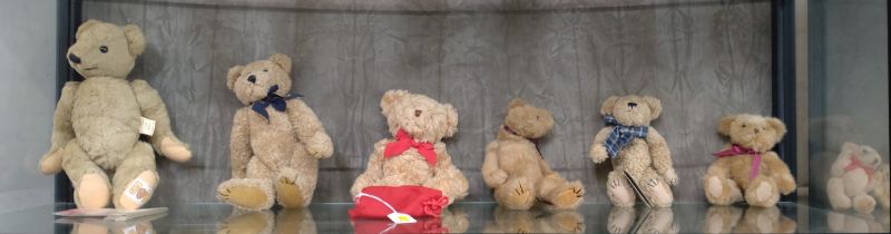 Six teddy bears by various makers including Chadsworth, House of Nisbet, and Boyds Collection 18cm