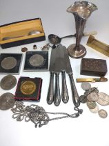 A miscellaneous lot including ten silver teaspoons, a silver sieve spoon with mother of pearl