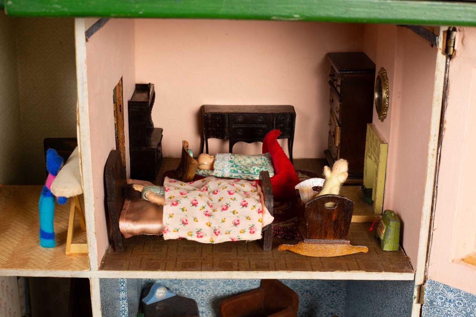 A 1950's doll's house - Bild 4 aus 7