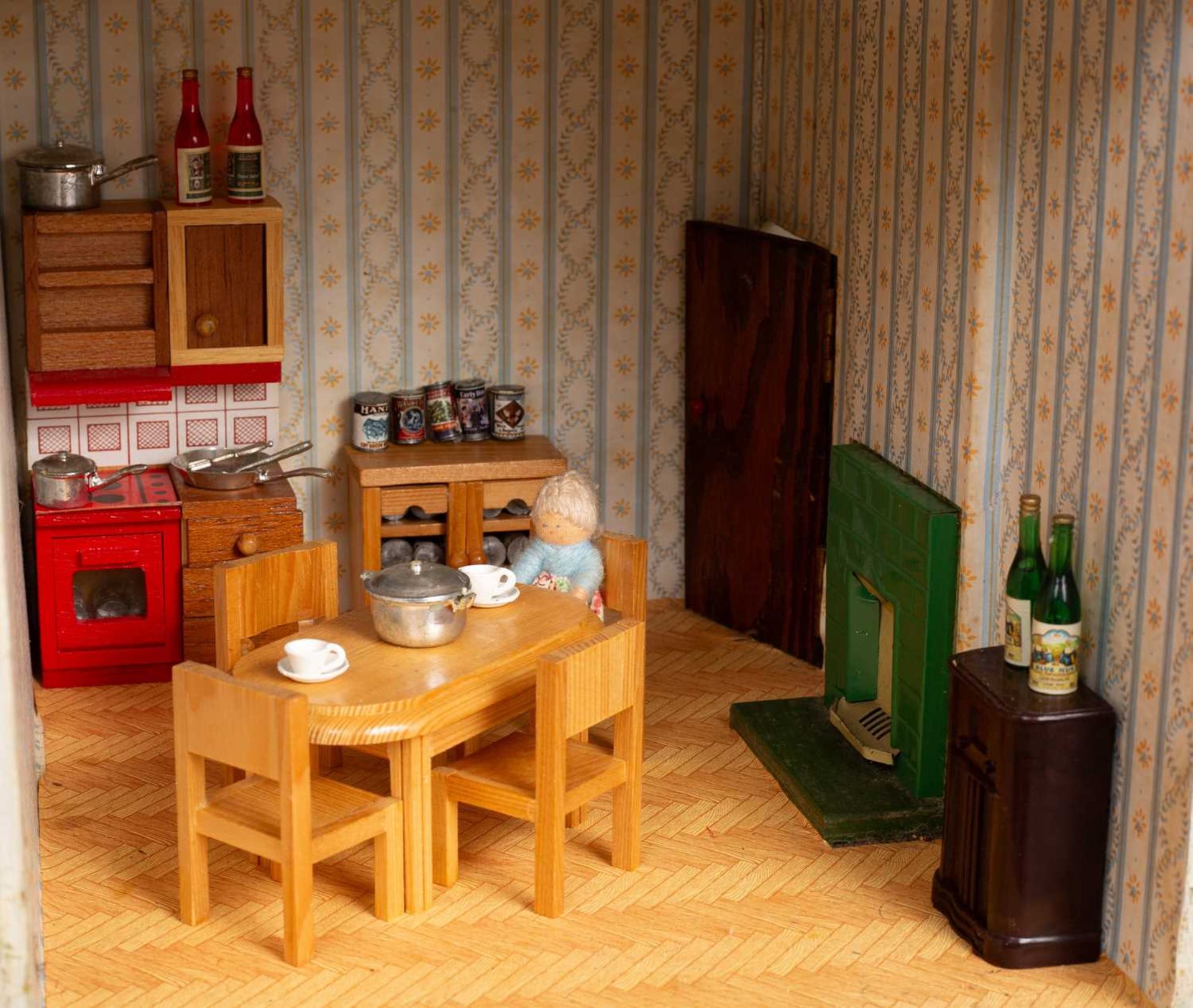 A 1950's doll's house - Bild 3 aus 7