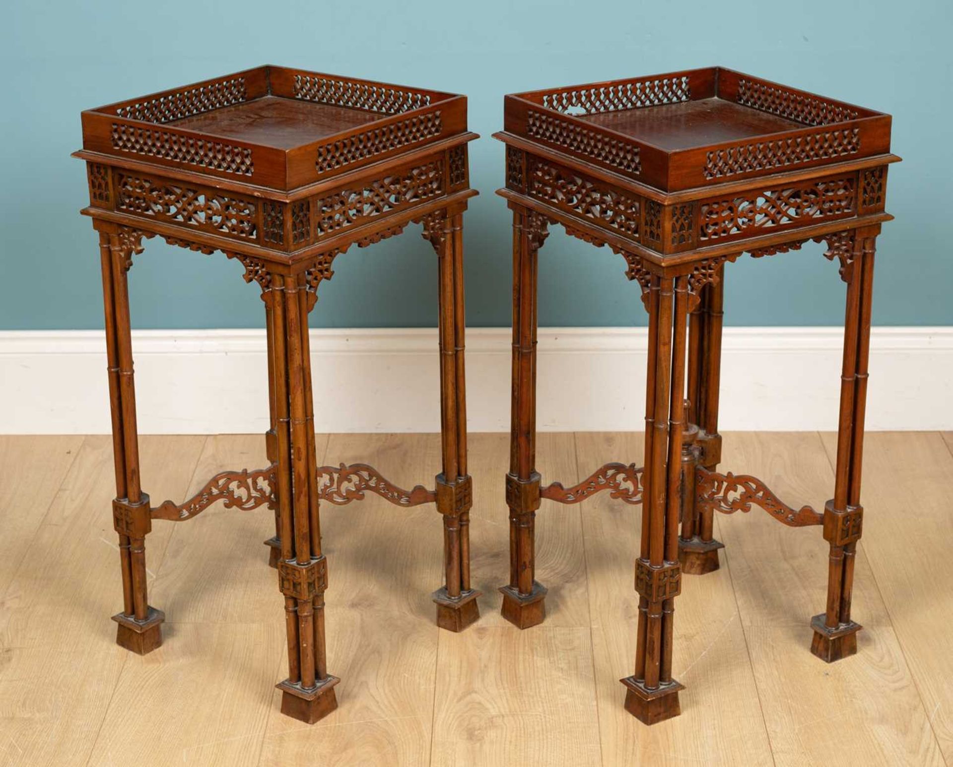 A pair of Georgian-style hardwood occasional tables - Image 4 of 5