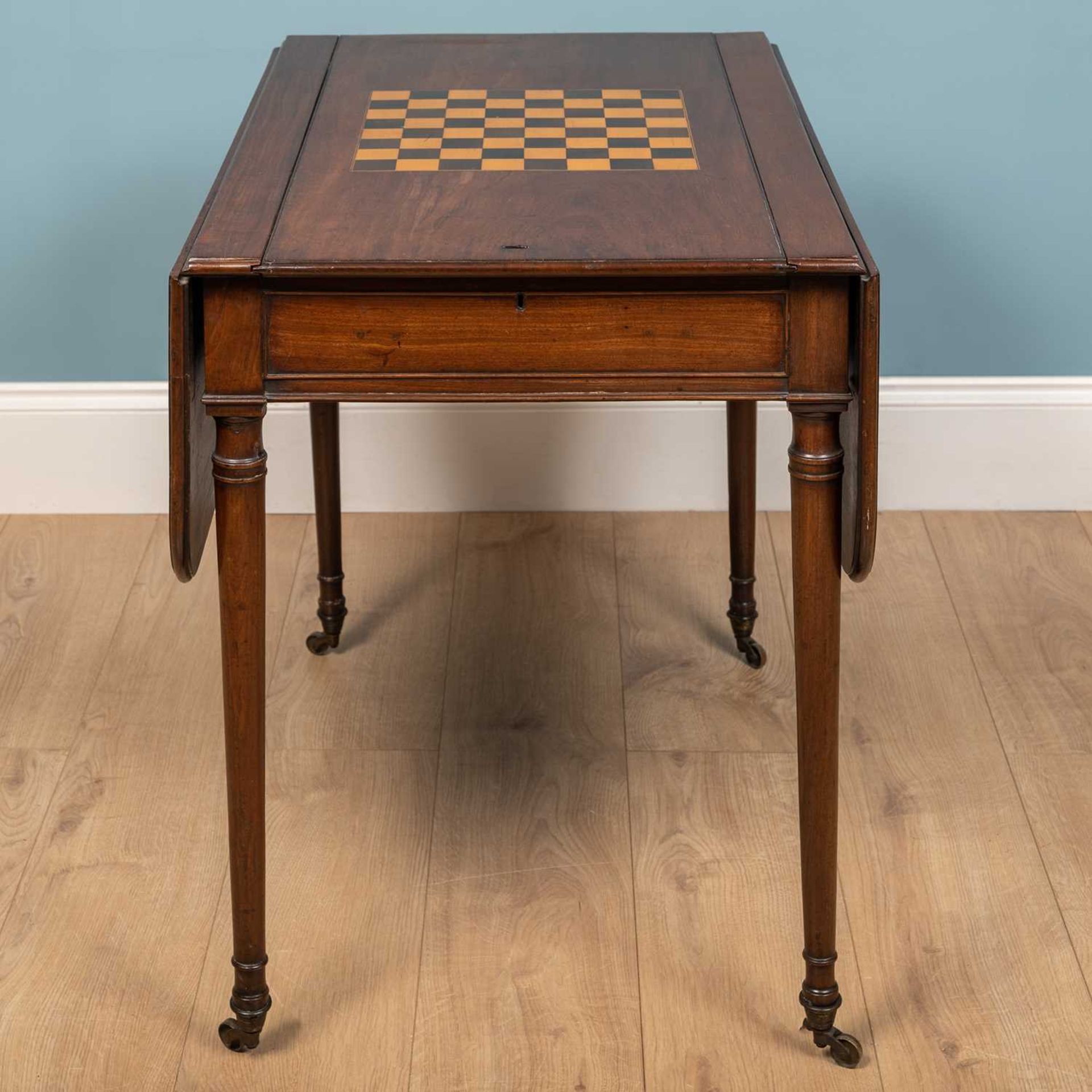 A George III mahogany games table with drop leaves - Image 6 of 9