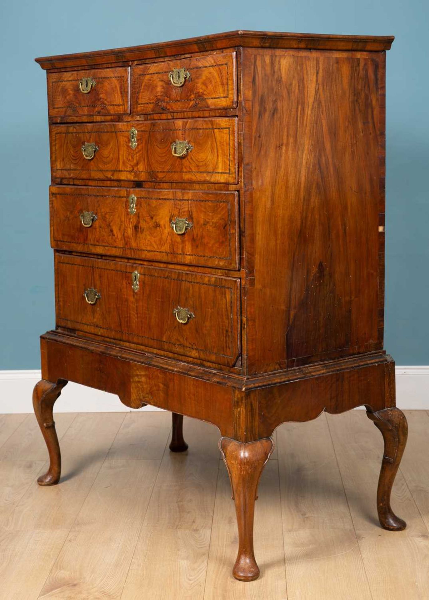 A George II walnut chest on stand - Bild 2 aus 6