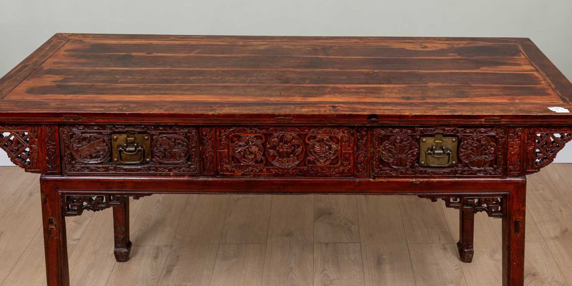 A Chinese red lacquered altar table - Bild 4 aus 6