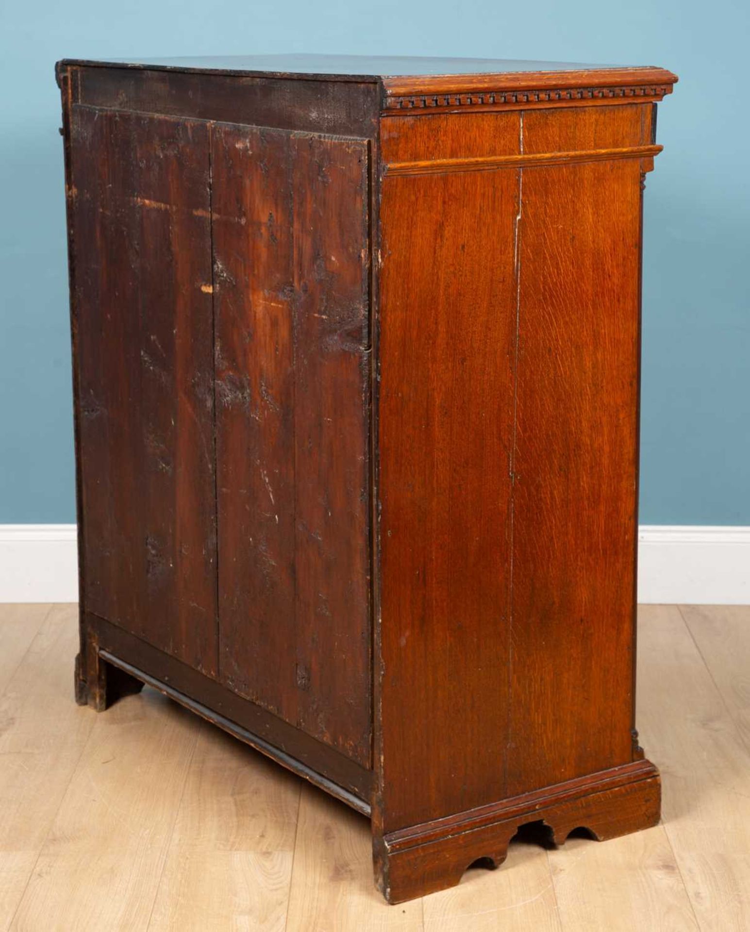 A 19th century oak chest of three short and four long graduated drawer - Bild 3 aus 6