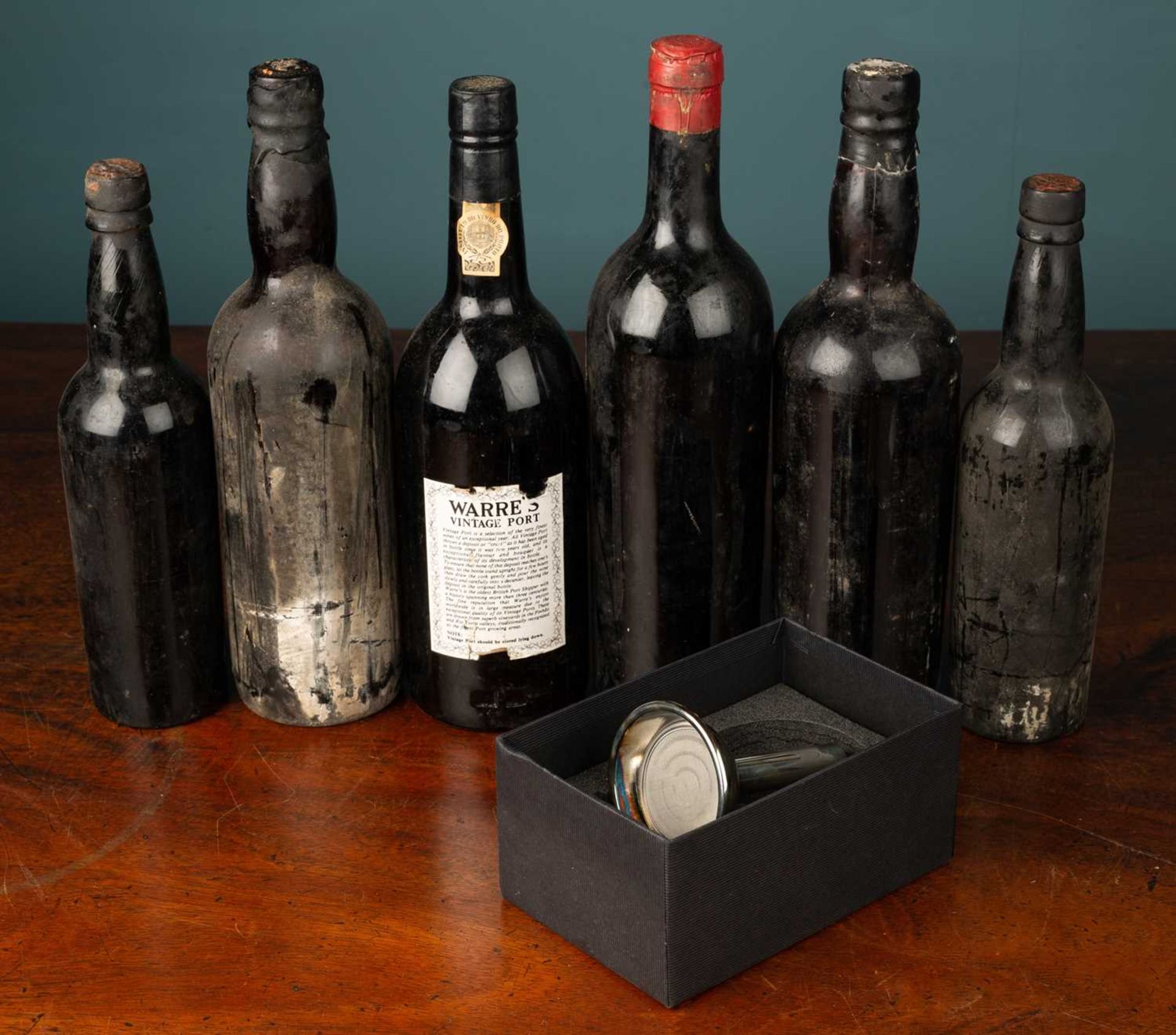 Six bottles of Port and wine - Bild 2 aus 2