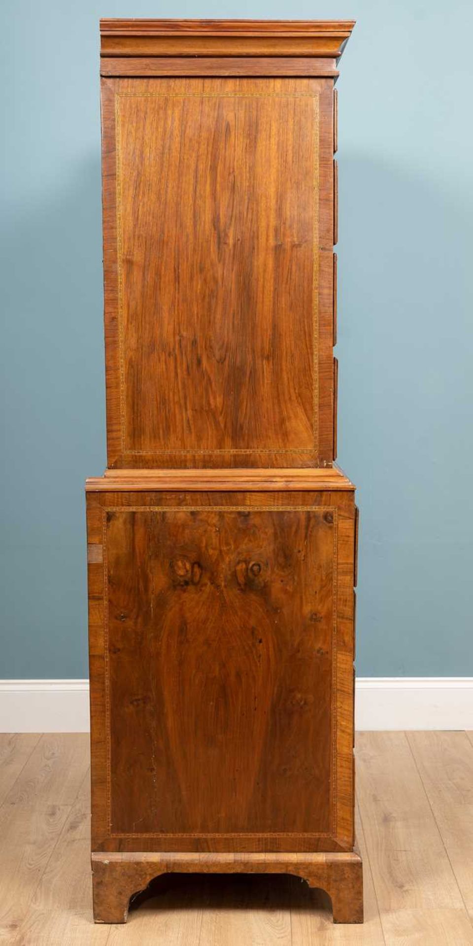 An 18th century walnut secretaire chest on chest - Bild 4 aus 13