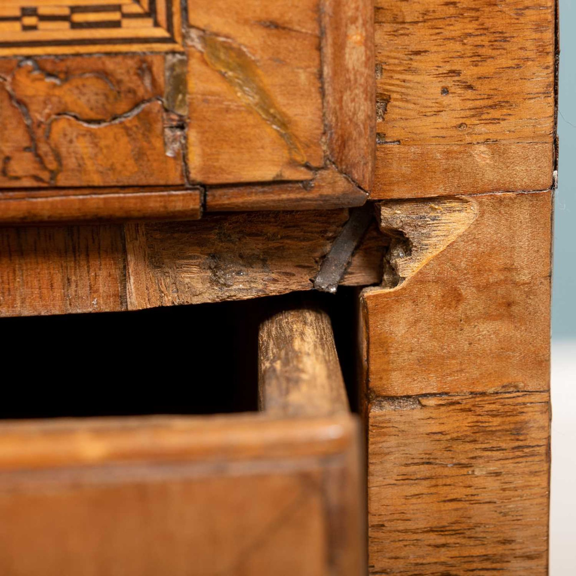 An 18th century walnut secretaire chest on chest - Bild 9 aus 13