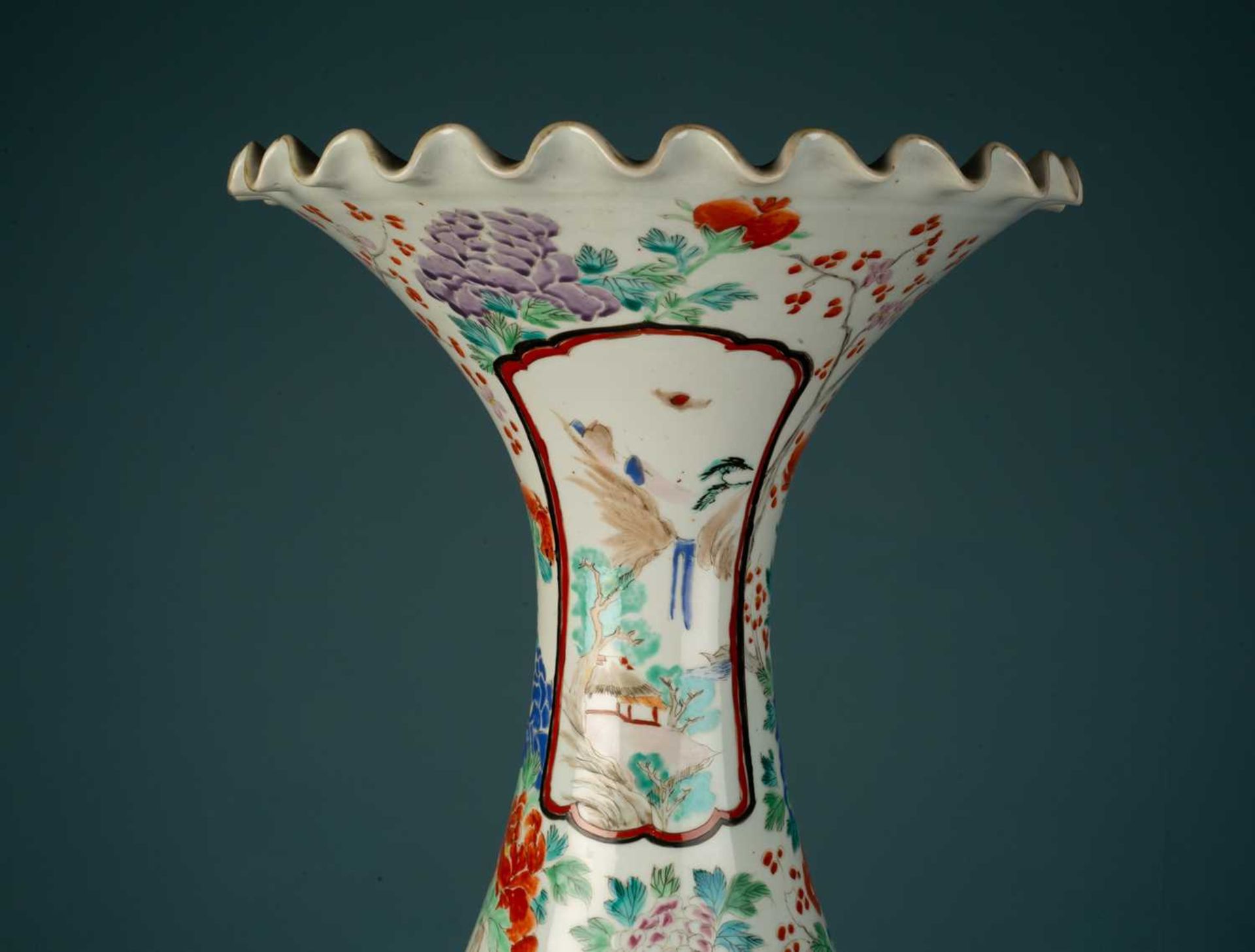 A large 19th century Japanese floor vase - Bild 2 aus 4