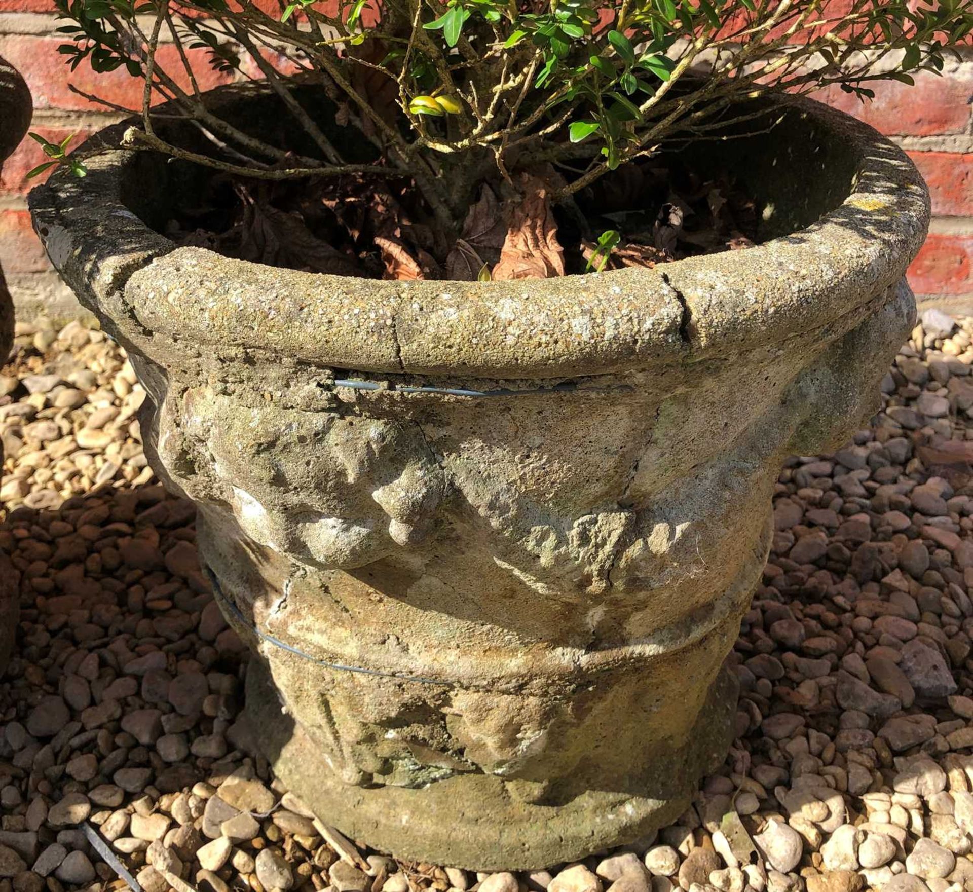 Two pairs of cast reconstituted stone planters - Bild 3 aus 3