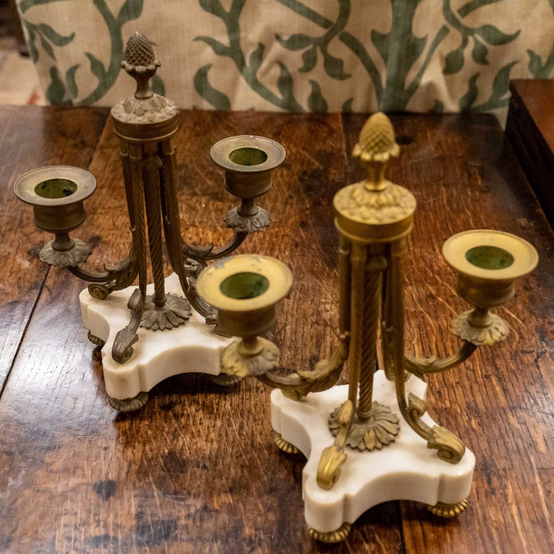 A pair of French empire style brass two branch candelabra lamps - Image 4 of 5