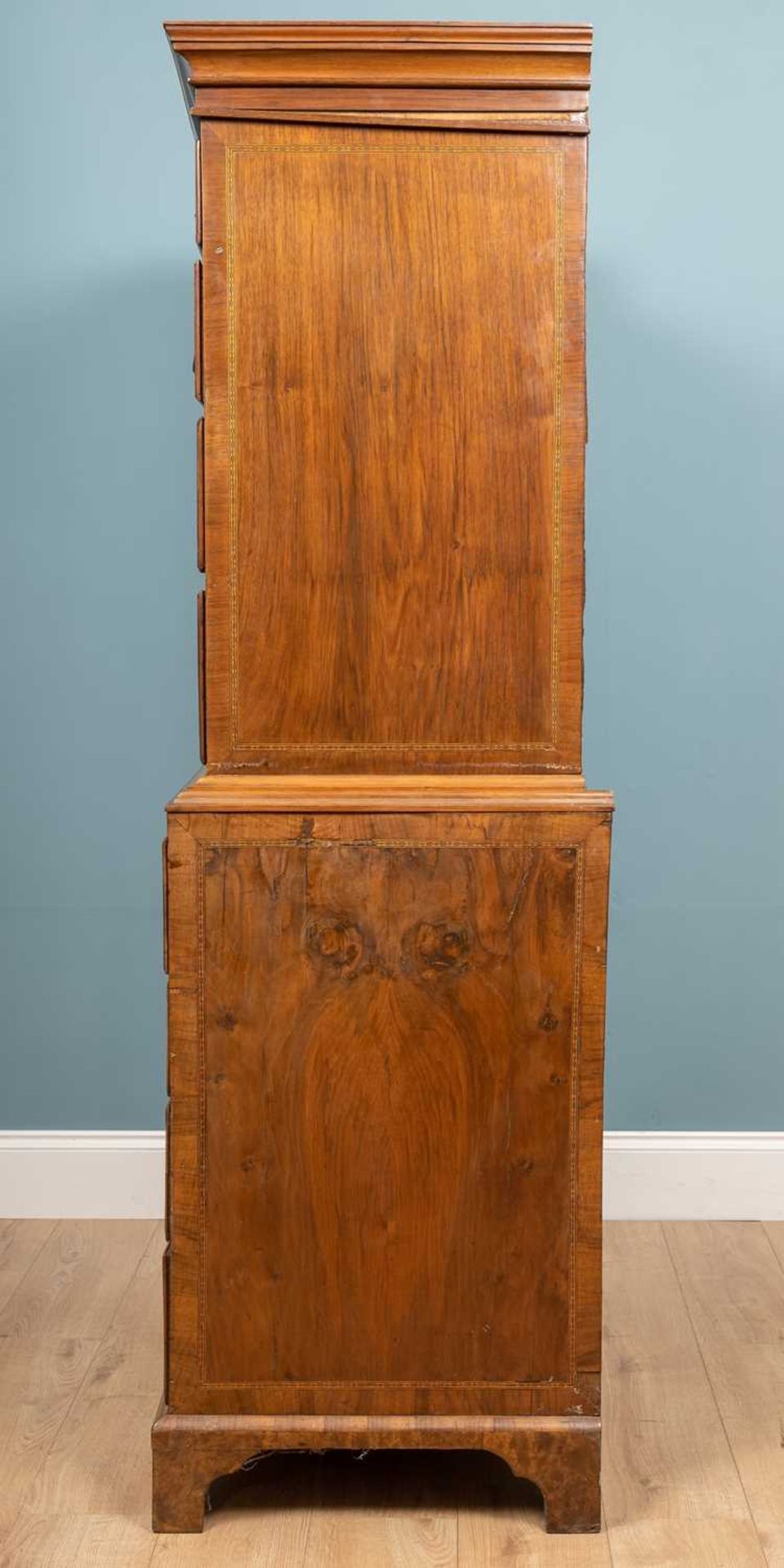 An 18th century walnut secretaire chest on chest - Bild 3 aus 13