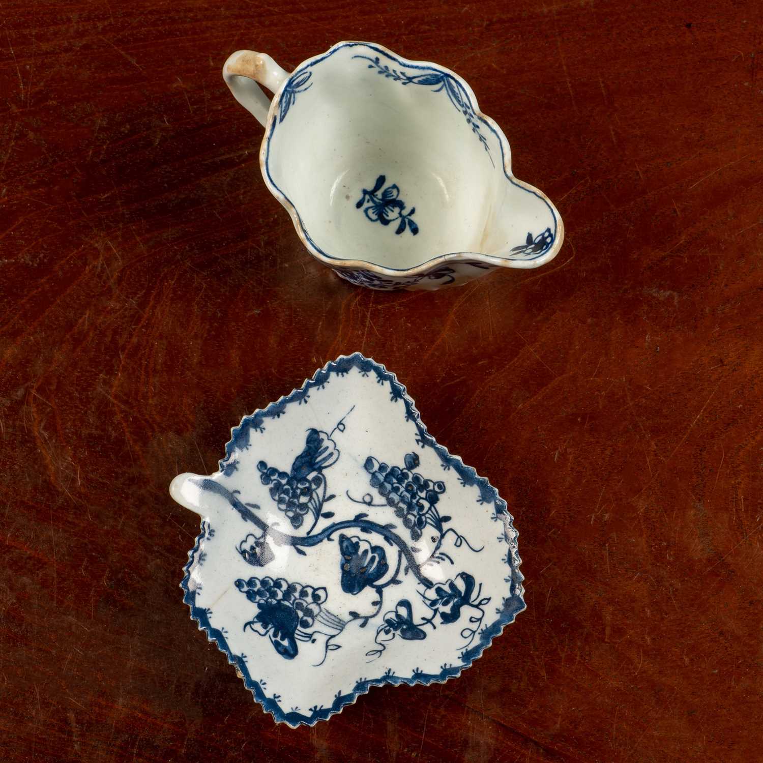 A small 18th century possibly Liverpool pickle dish and a possibly Worcester cream jug - Image 2 of 4