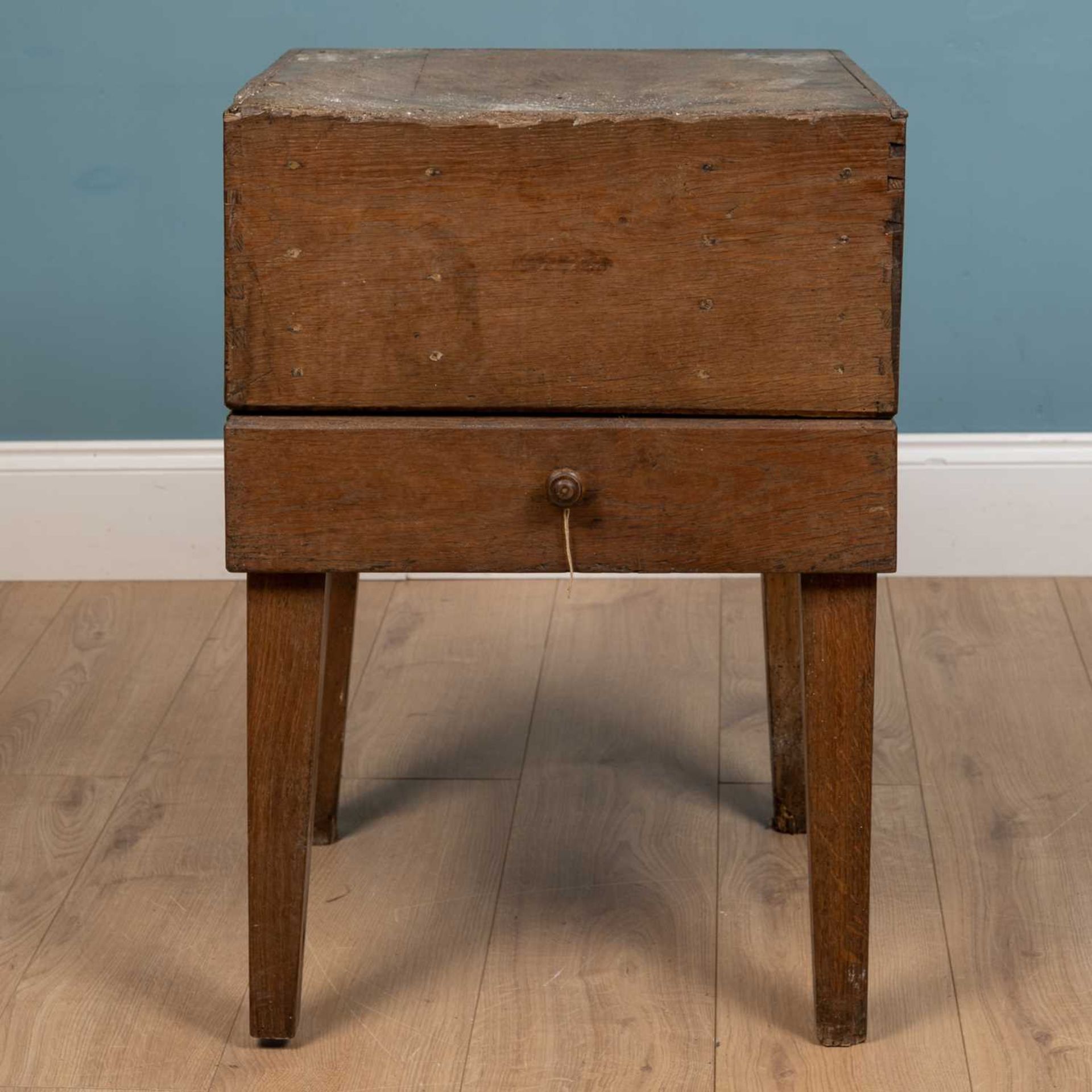 A 19th century oak square butchers block - Bild 3 aus 8