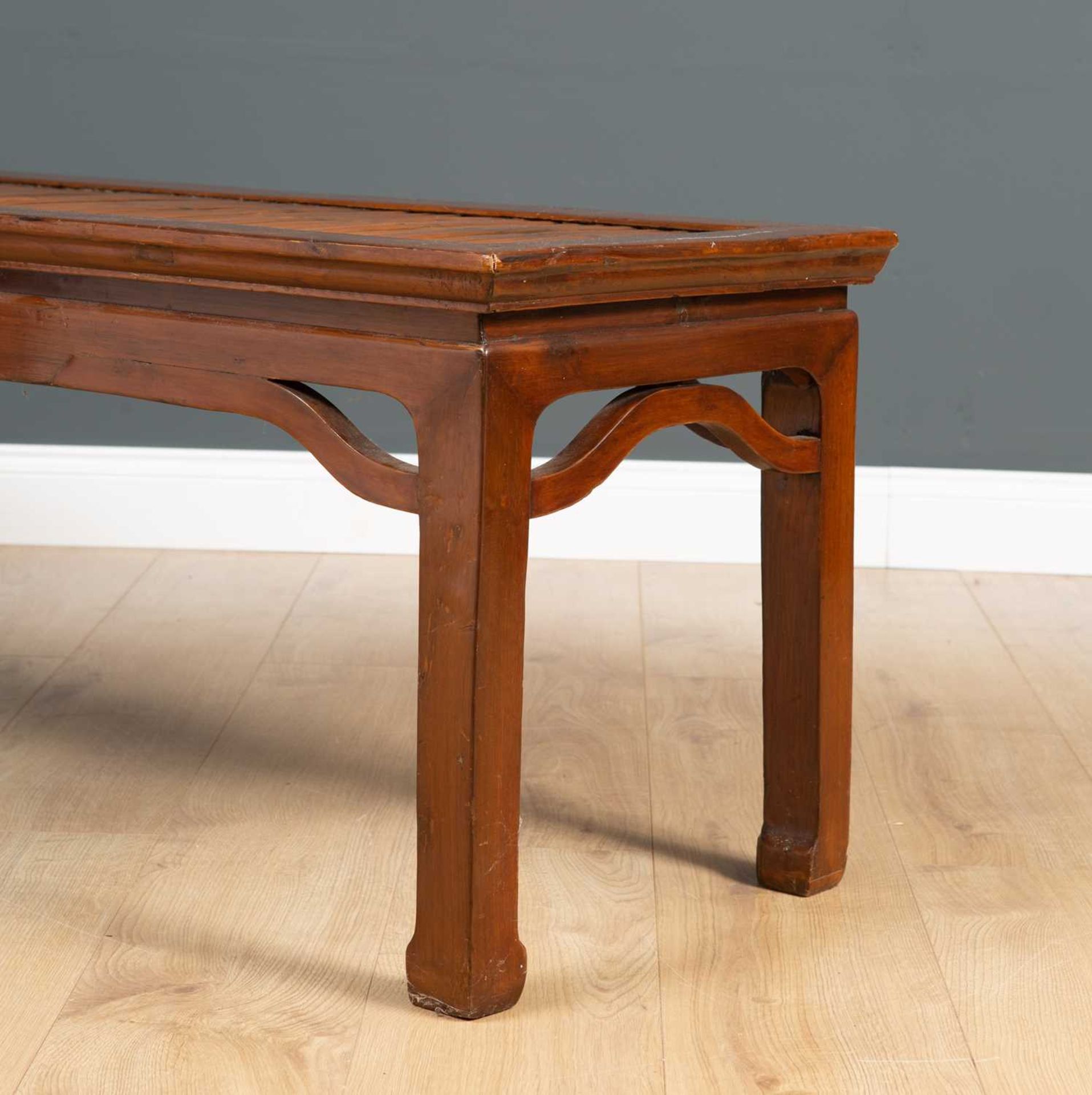 A Chinese low hardwood table - Bild 2 aus 2