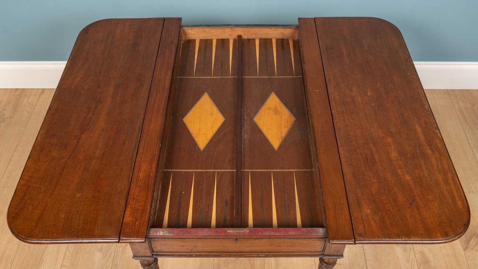 A George III mahogany games table with drop leaves - Image 9 of 9