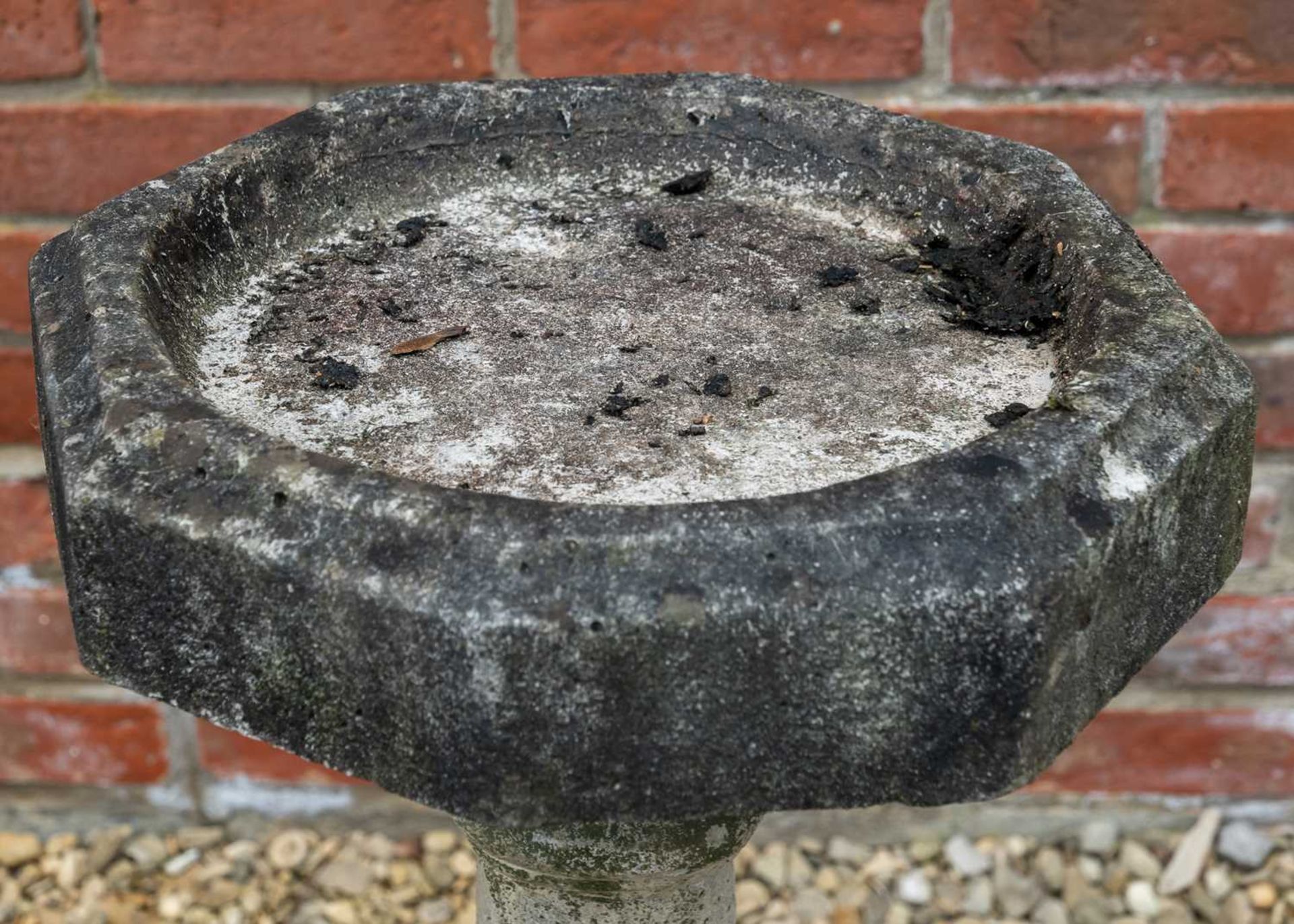 A cast reconstituted stone urn, a bird bath and a small planter - Image 2 of 6