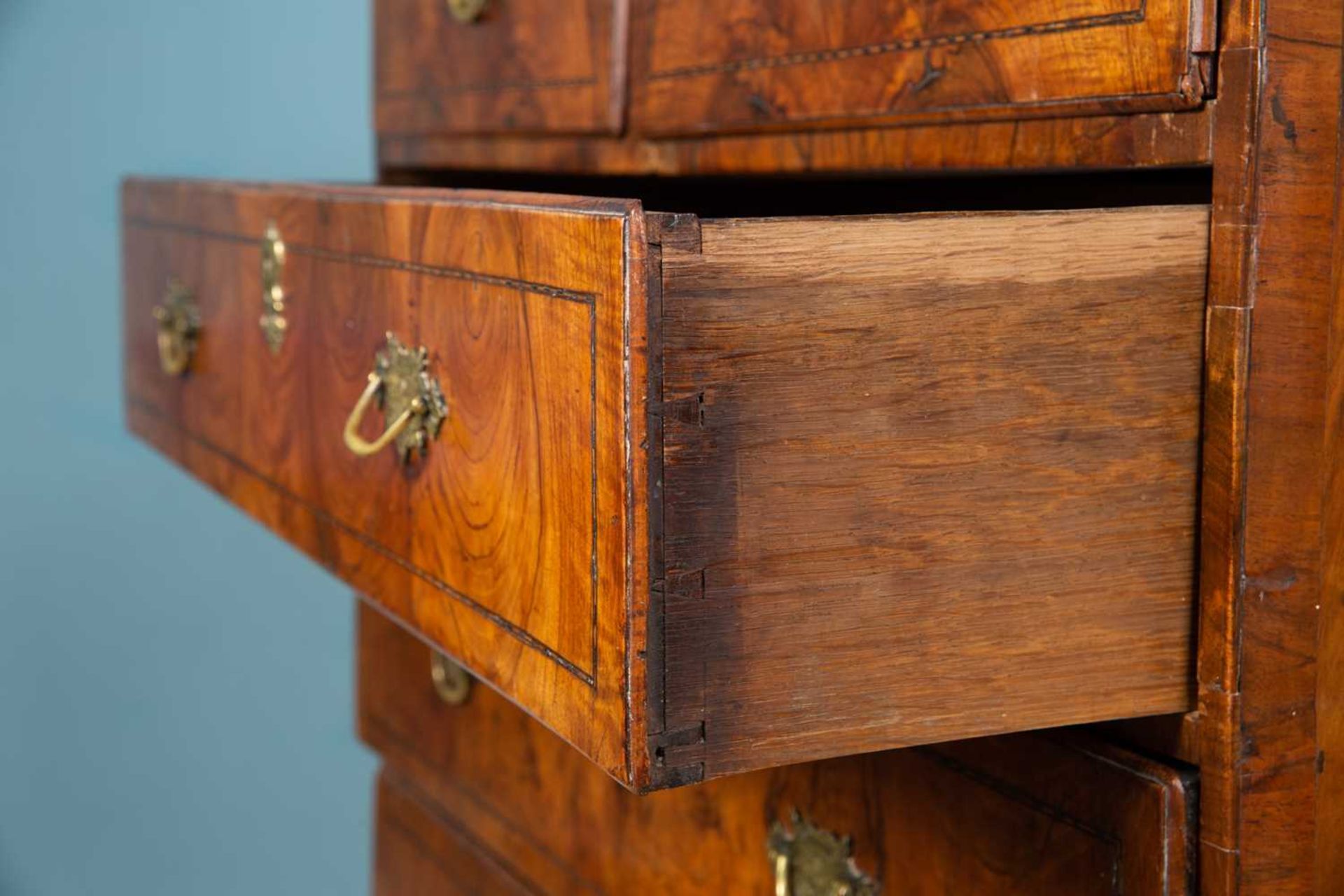 A George II walnut chest on stand - Bild 4 aus 6