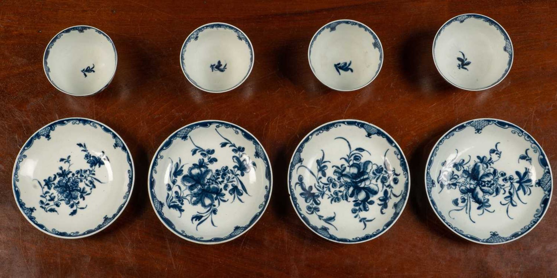 Four 18th century Worcester Mansfield pattern tea bowls and saucers - Bild 4 aus 4