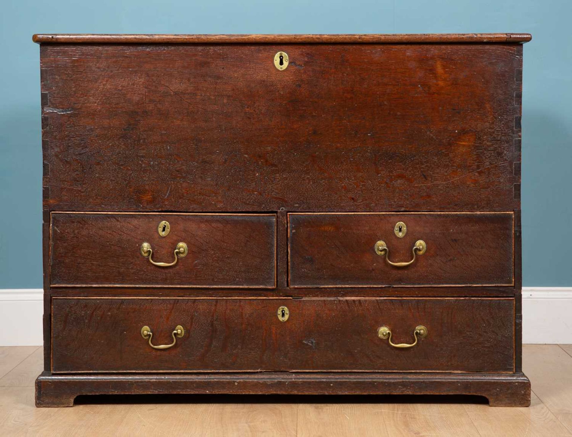 A Georgian oak mule chest