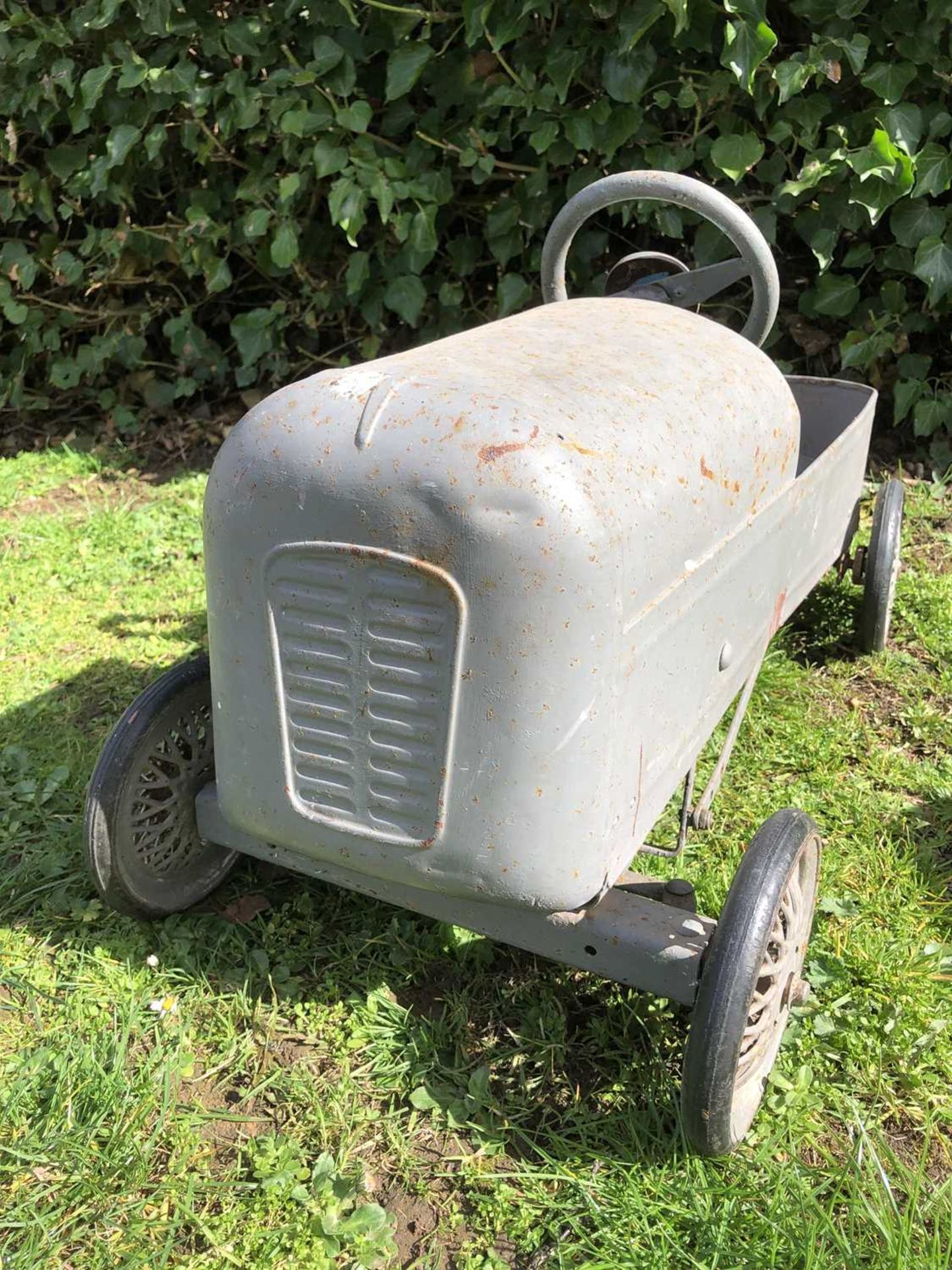 A mid-20th century grey painted child's pedal car - Image 3 of 4