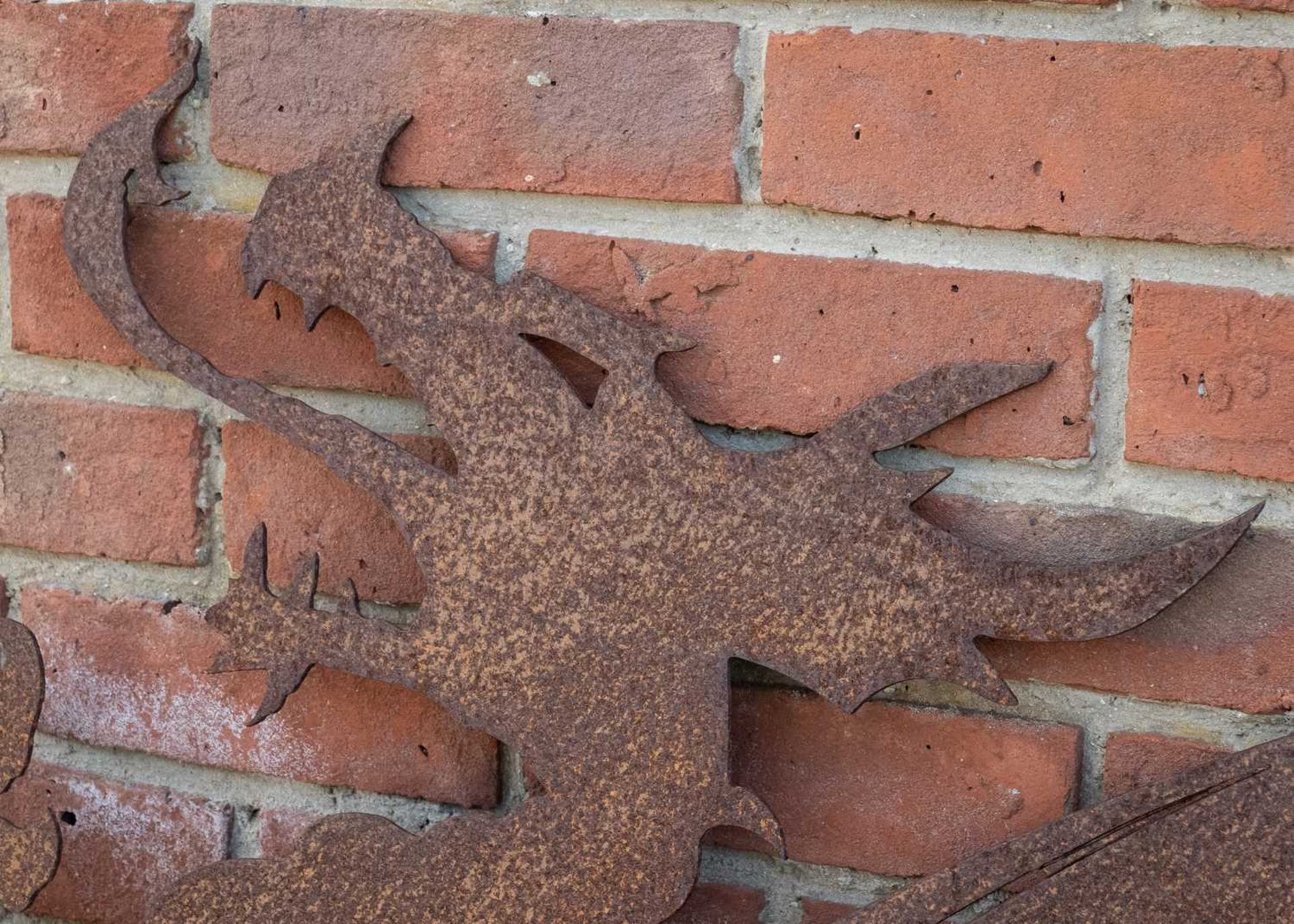 A pierced steel silhouette of the Welsh dragon - Bild 2 aus 3