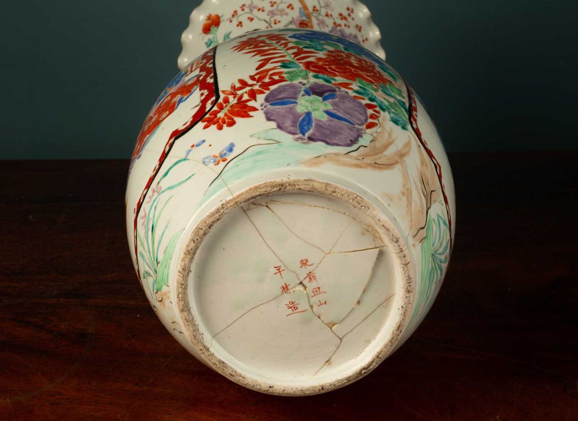 A large 19th century Japanese floor vase - Bild 3 aus 4