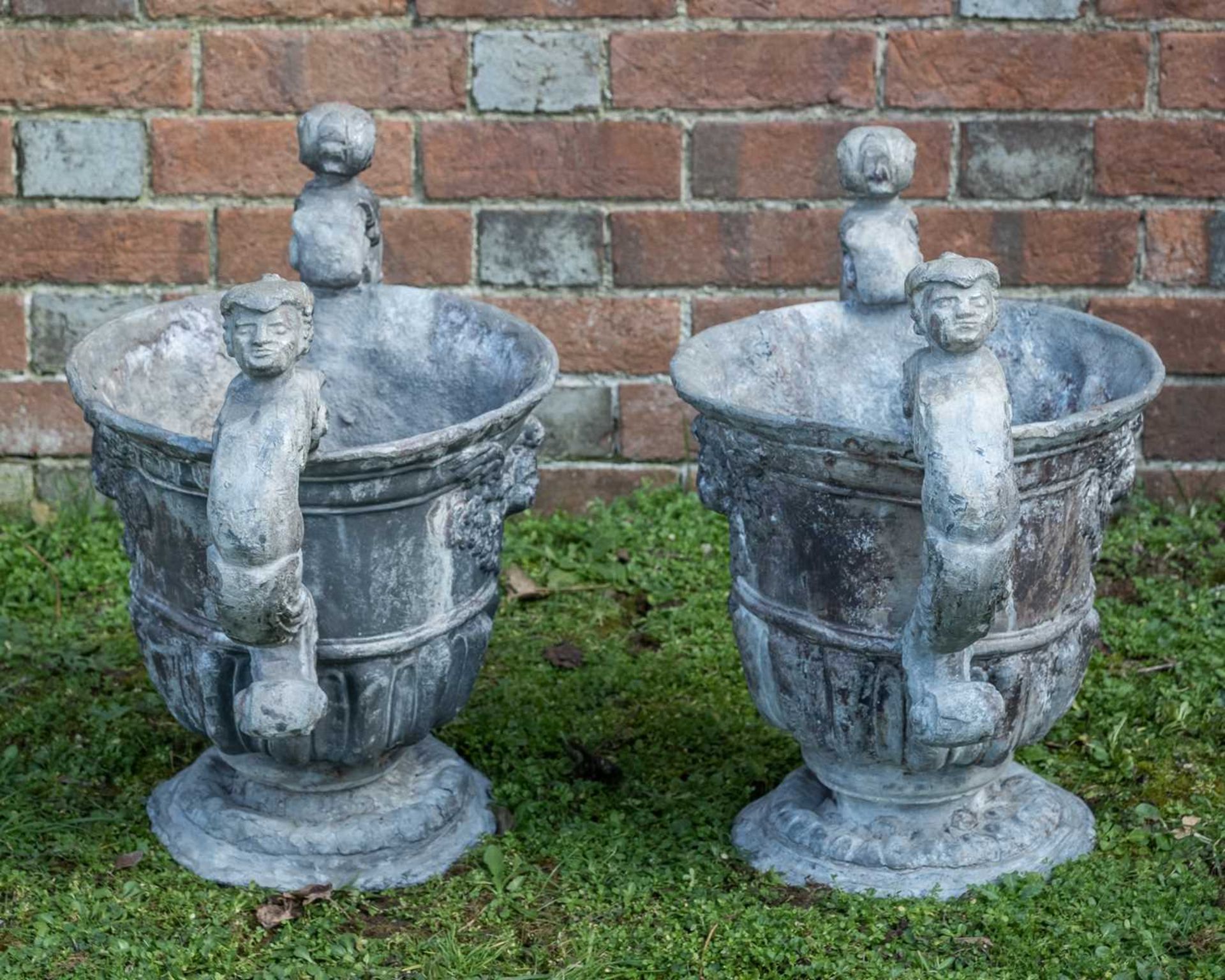 A pair of antique lead urns - Image 2 of 6
