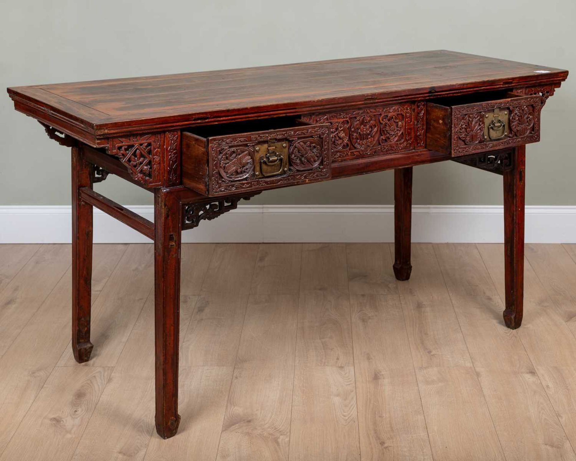 A Chinese red lacquered altar table - Bild 3 aus 6