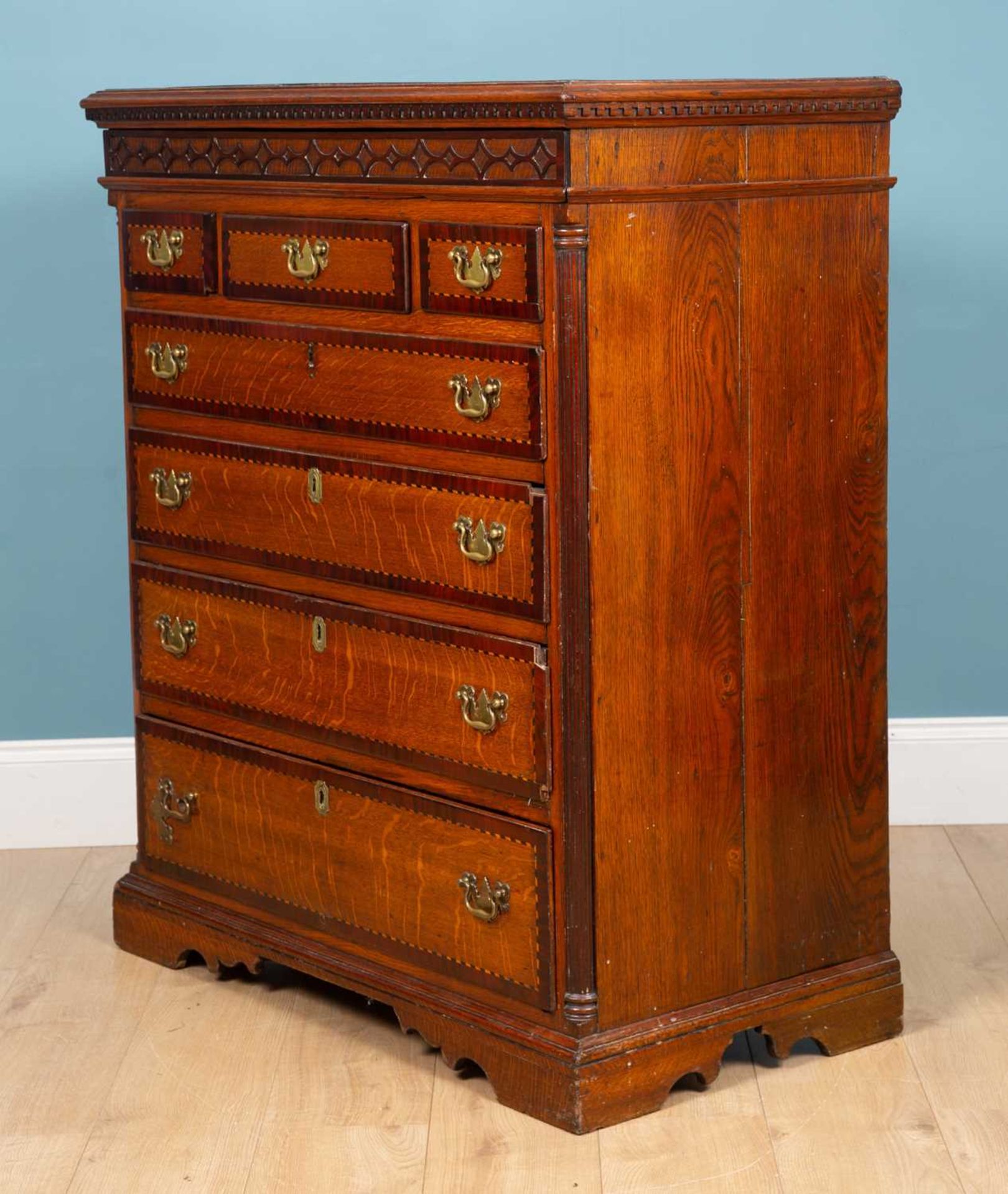 A 19th century oak chest of three short and four long graduated drawer - Bild 2 aus 6