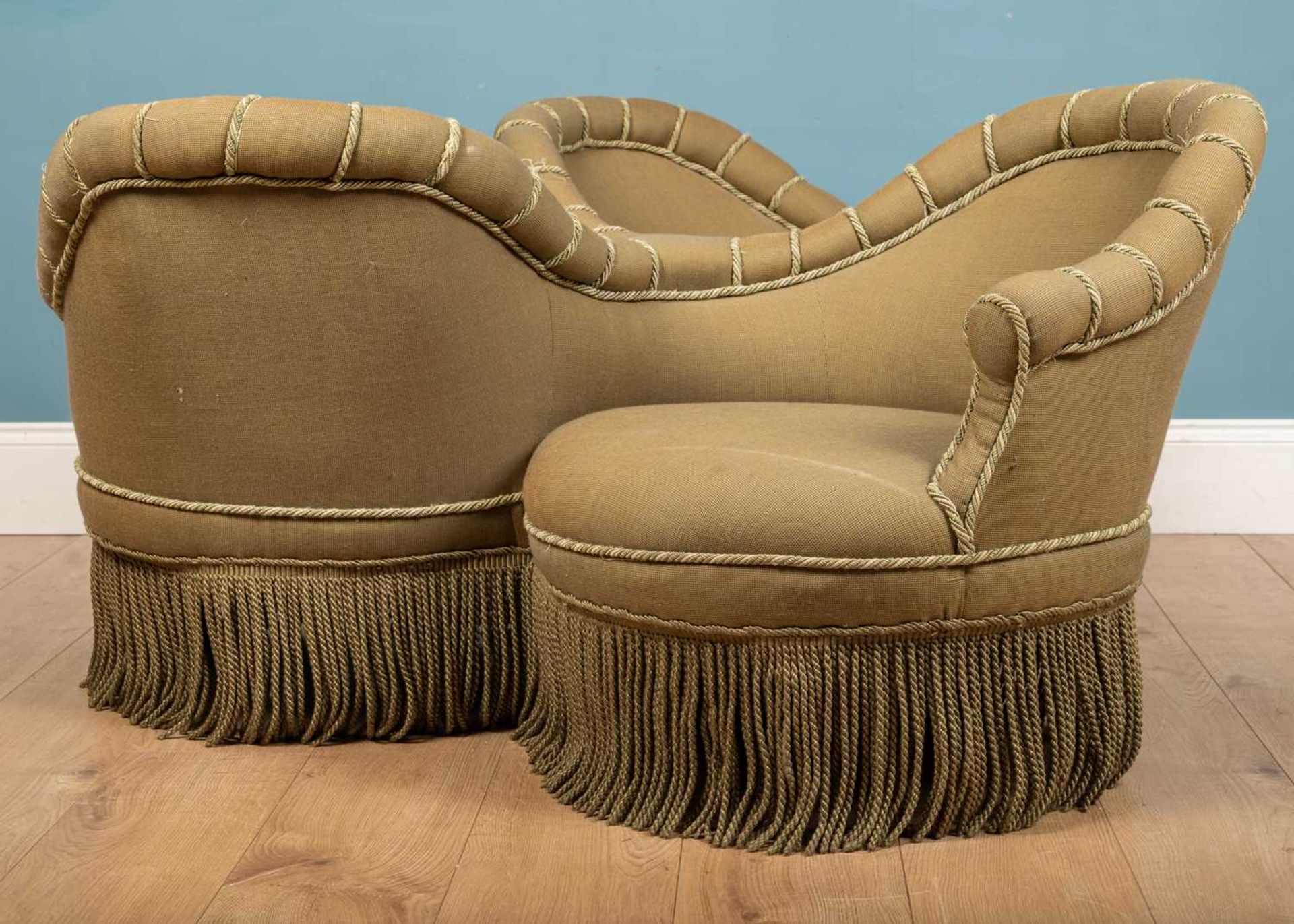 A Victorian three seater couch of circular design - Image 3 of 9