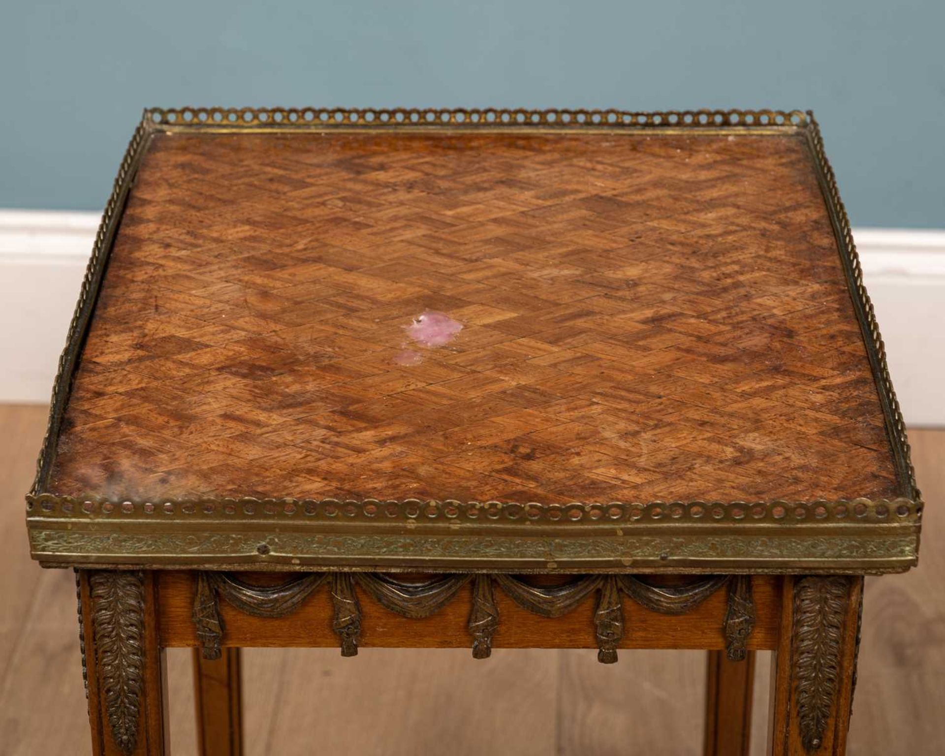 An early to mid 20th century walnut continental lamp table - Image 3 of 5